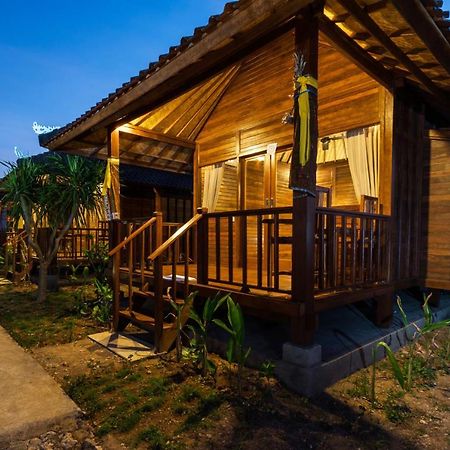 Gatri Hut Hotel Nusa Lembongan  Exterior photo