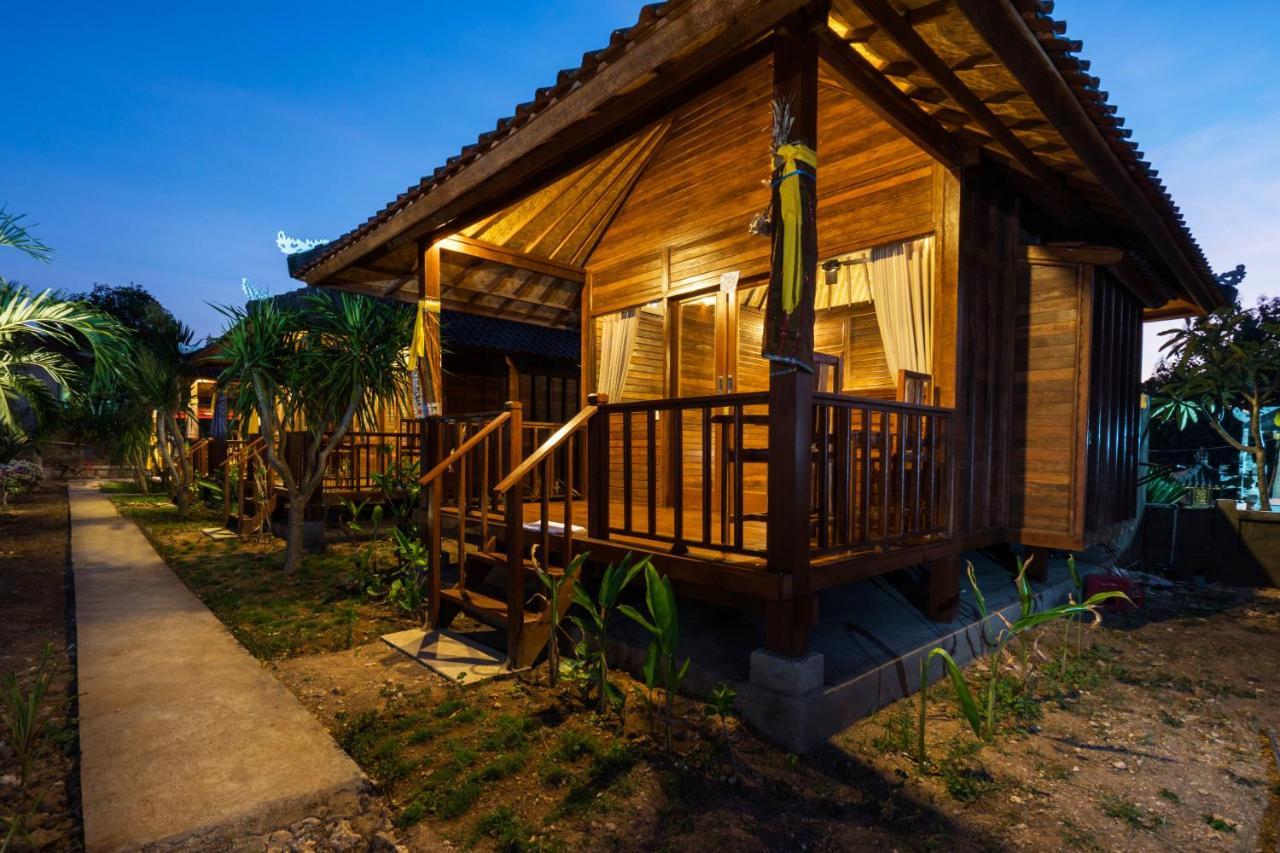 Gatri Hut Hotel Nusa Lembongan  Exterior photo