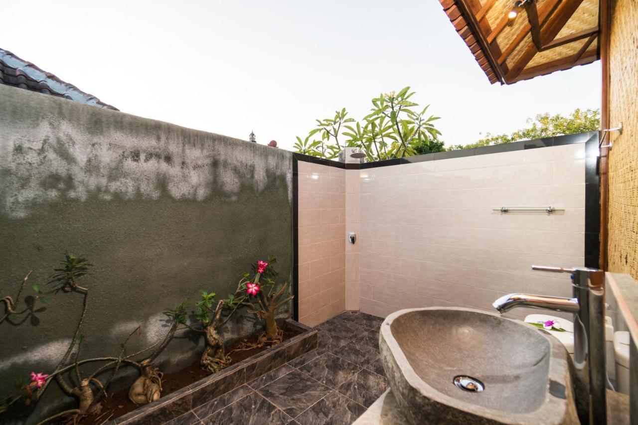 Gatri Hut Hotel Nusa Lembongan  Exterior photo