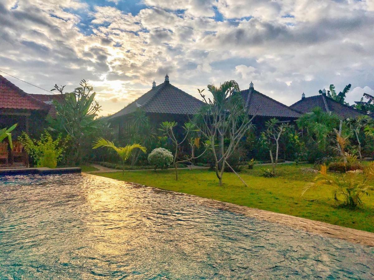 Gatri Hut Hotel Nusa Lembongan  Exterior photo