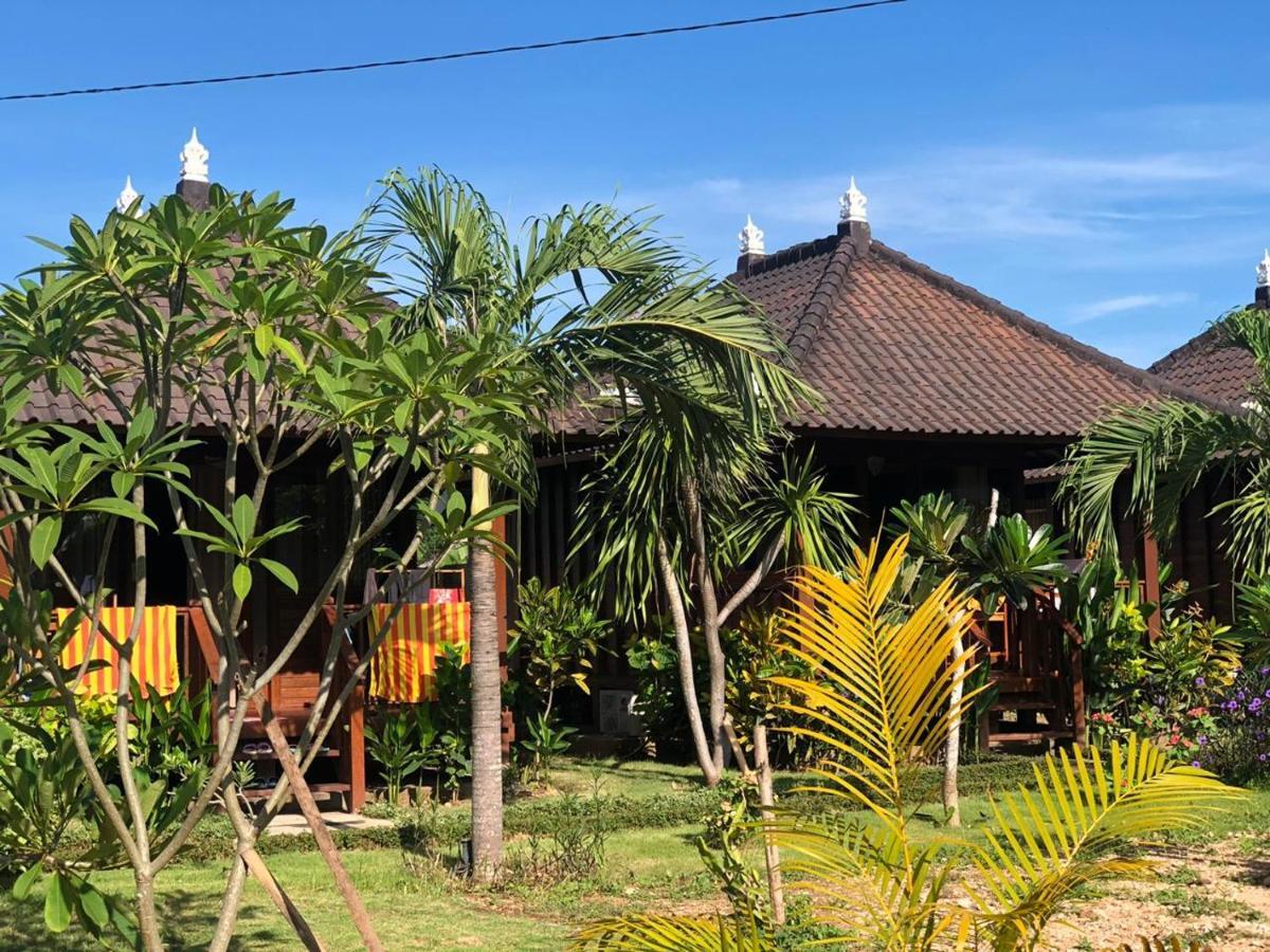 Gatri Hut Hotel Nusa Lembongan  Exterior photo
