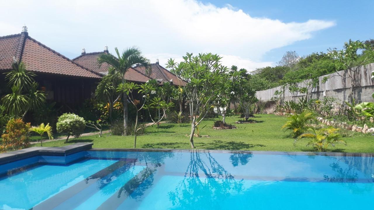Gatri Hut Hotel Nusa Lembongan  Exterior photo